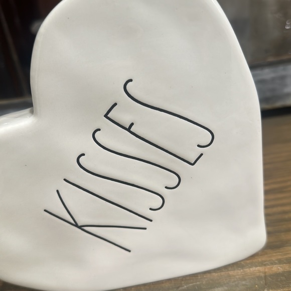 Rae Dunn KISSES Ceramic Heart - Picture 5 of 10